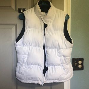 Reversible puffer vest
